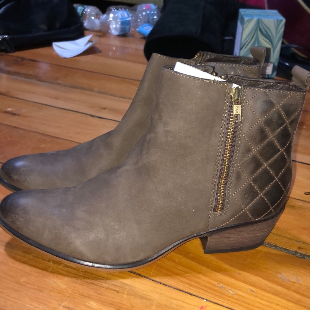 Mint condition Steve Madden heeled booties